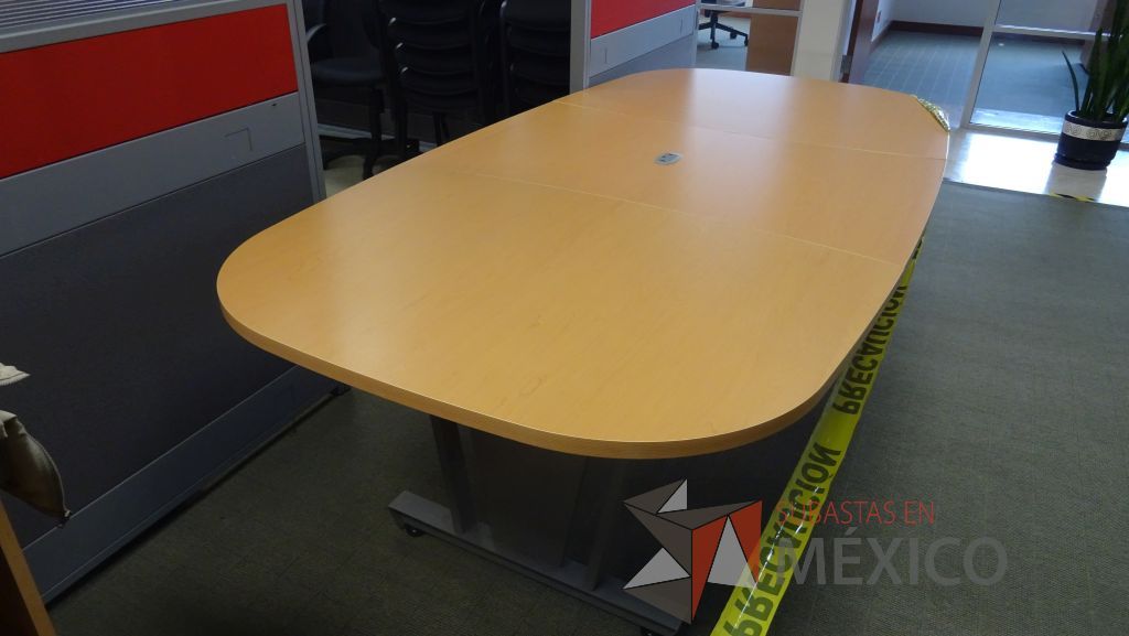 Lote 039 - Mesa de sala de juntas de tres secciones para 8 personas - Imagen 2