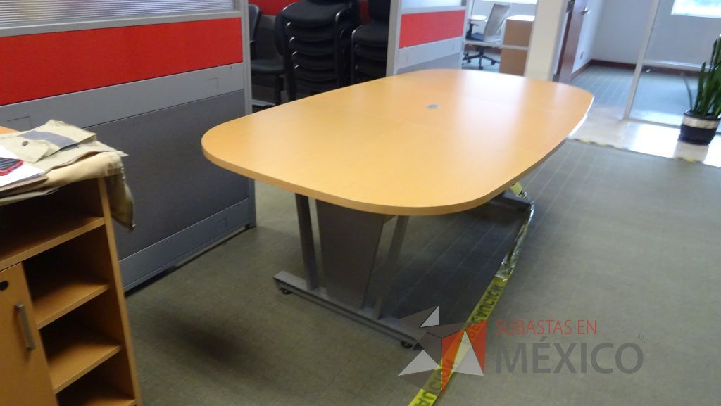 Lote 039 - Mesa de sala de juntas de tres secciones para 8 personas - Imagen 4