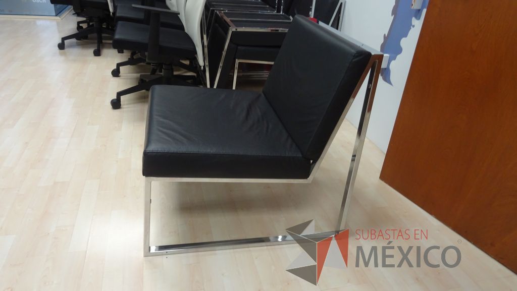 Lote 096 - 2 Sillones individuales para recepción color negro con estructura cromada - Imagen 2