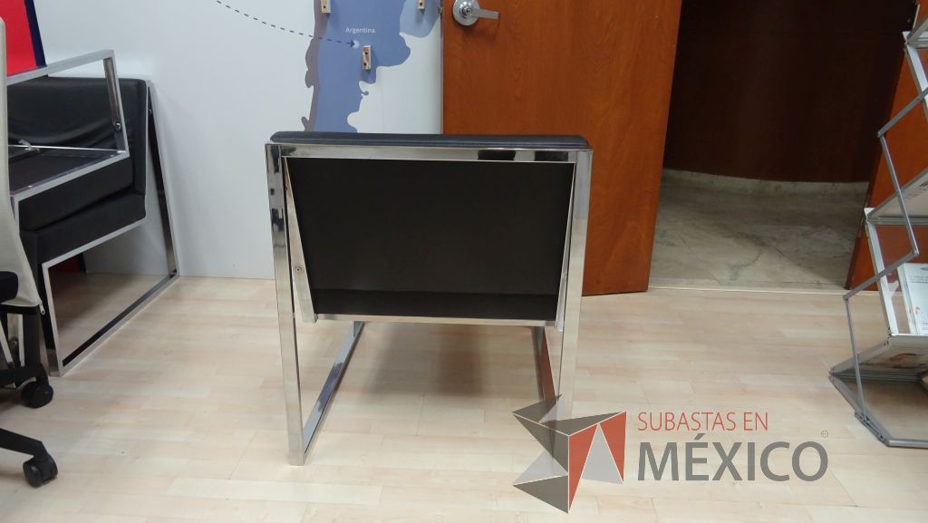 Lote 096 - 2 Sillones individuales para recepción color negro con estructura cromada - Imagen 3