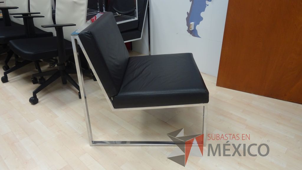 Lote 096 - 2 Sillones individuales para recepción color negro con estructura cromada - Imagen 4