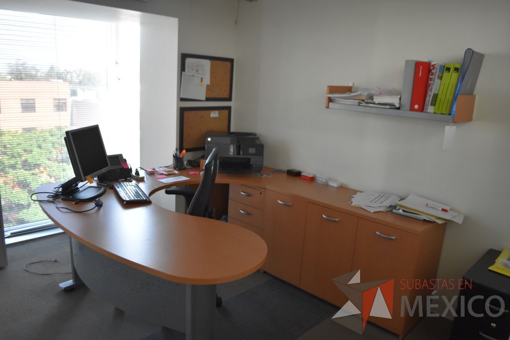 Lote 007 - Oficina Ejecutiva con Escritorio, Pizarrón y Archivero - Imagen 9
