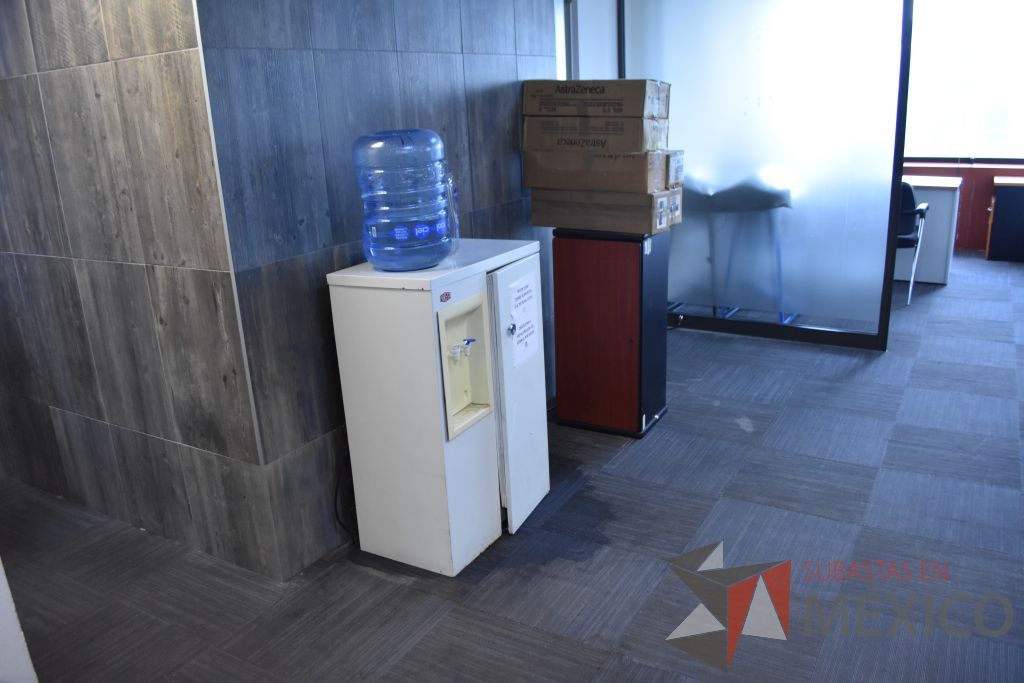 Lote 015 - Despachador de agua, 2 Porta garrafón y gaveta - Imagen 15
