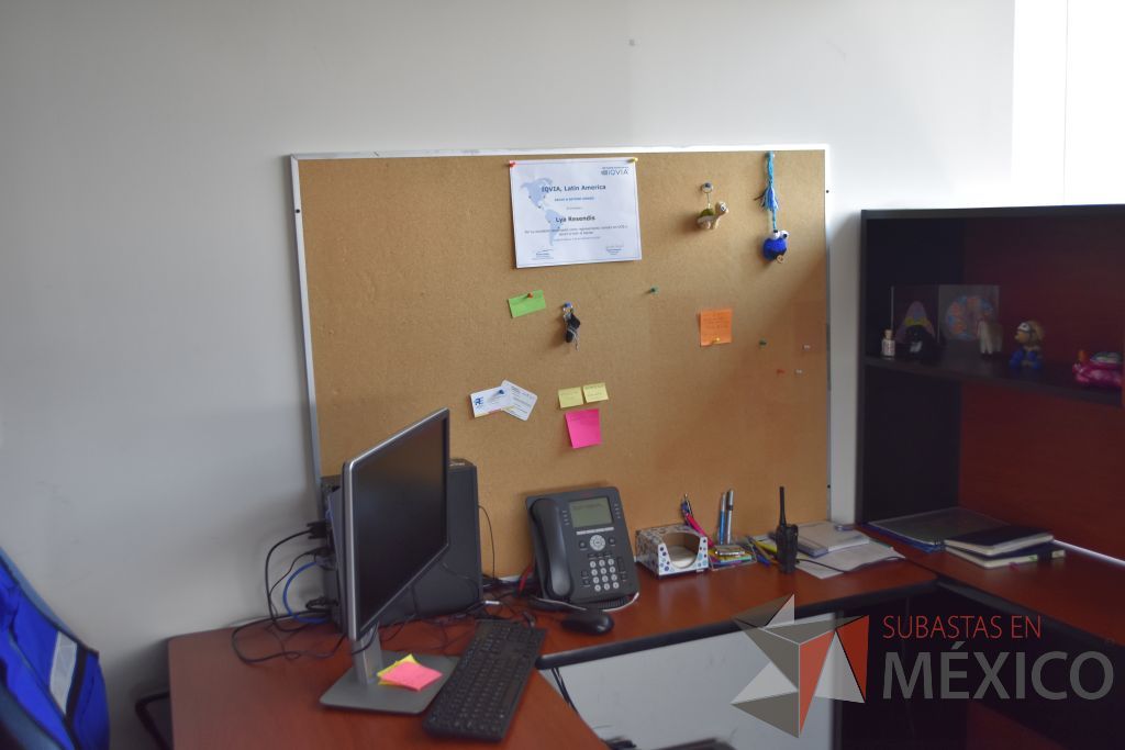 Lote 017 - Escritorio en herradura, Pizarrón, Archivero, Gabinete y Librero - Imagen 12