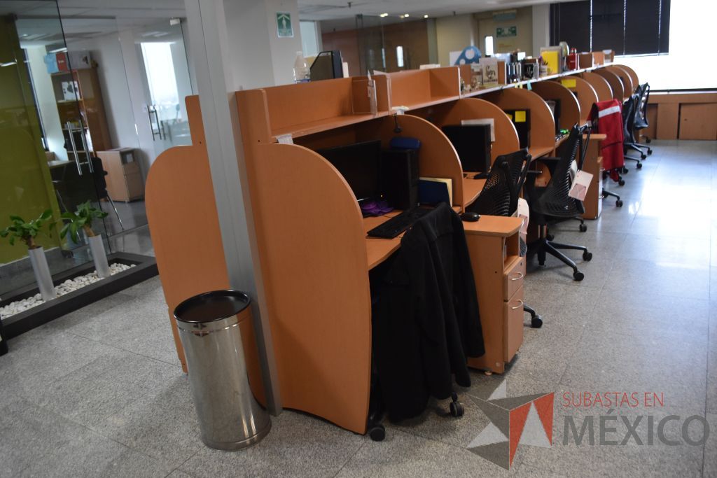 Lote 024 - Estación de trabajo para 18 personas tipo call center - Imagen 8