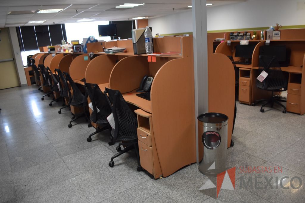 Lote 024 - Estación de trabajo para 18 personas tipo call center
