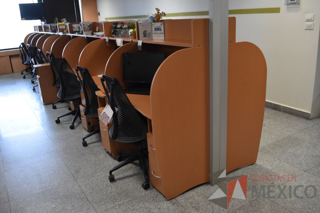 Lote 025 - Estación de trabajo para 18 personas tipo call center - Imagen 2