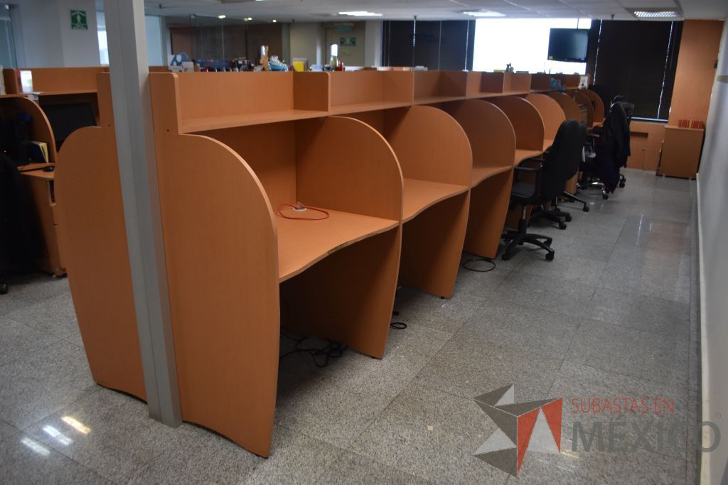 Lote 025 - Estación de trabajo para 18 personas tipo call center