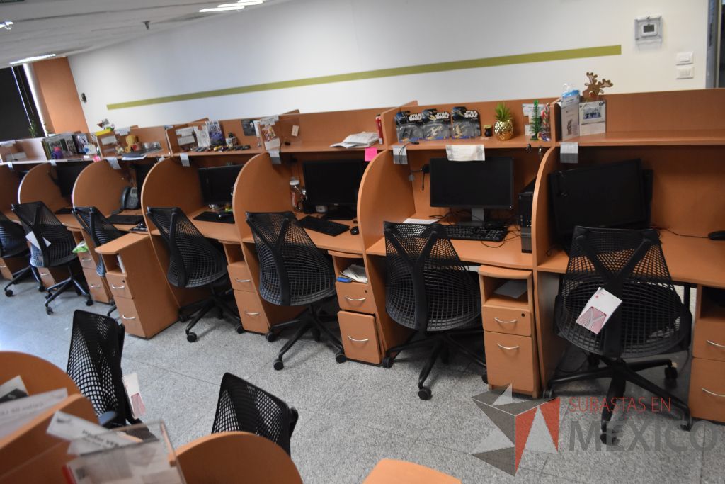 Lote 025 - Estación de trabajo para 18 personas tipo call center - Imagen 7
