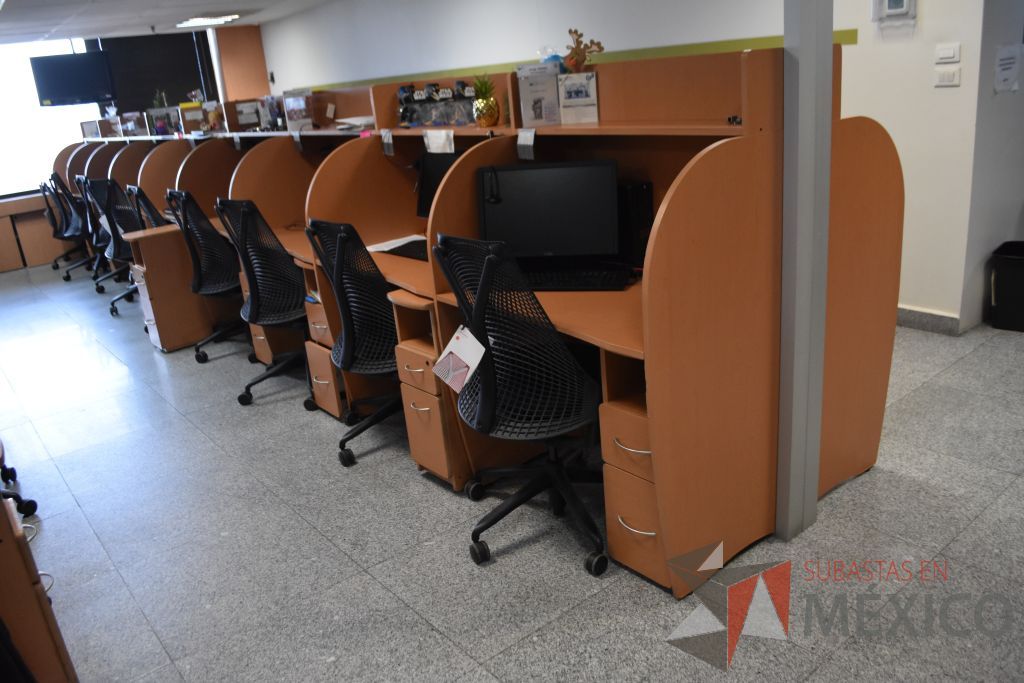 Lote 025 - Estación de trabajo para 18 personas tipo call center - Imagen 8