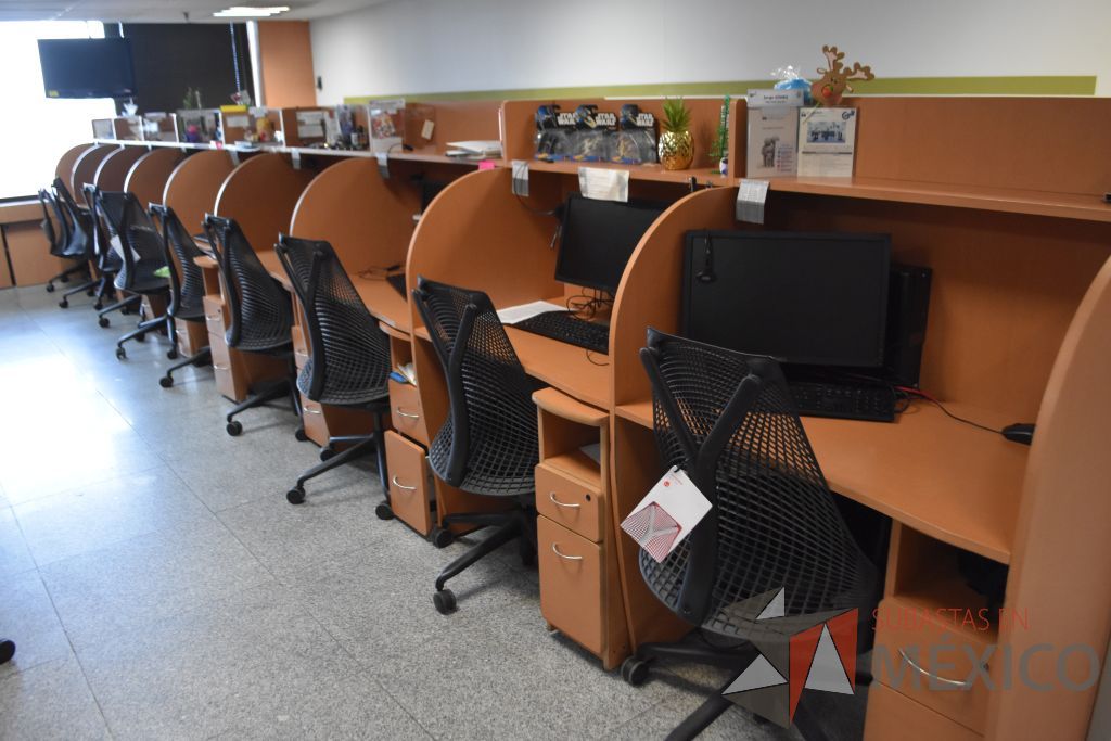 Lote 025 - Estación de trabajo para 18 personas tipo call center - Imagen 13