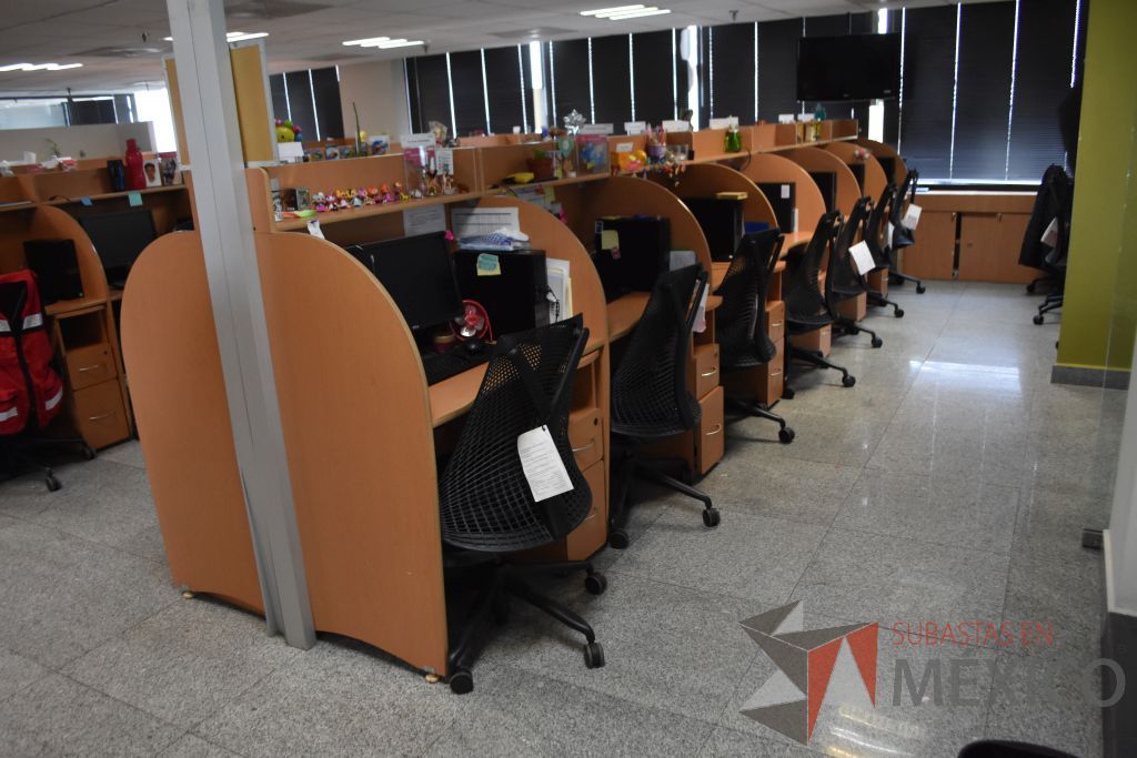 Lote 036 - 2 Estaciónes de trabajo para 14 personas tipo call center - Imagen 2