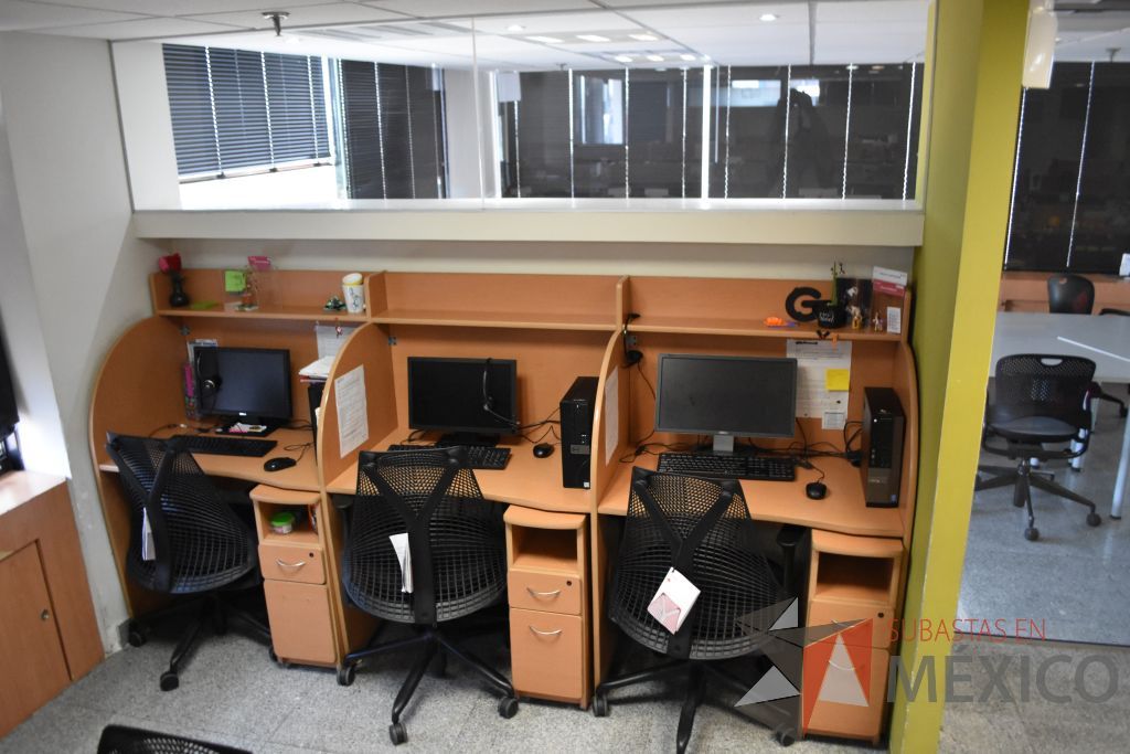 Lote 027 - Estación de trabajo para 3 personas tipo call center