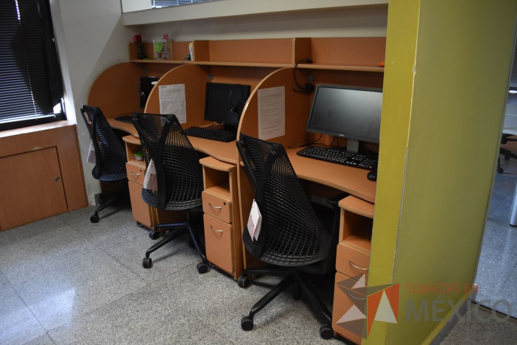 Lote 027 - Estación de trabajo para 3 personas tipo call center - Imagen 4