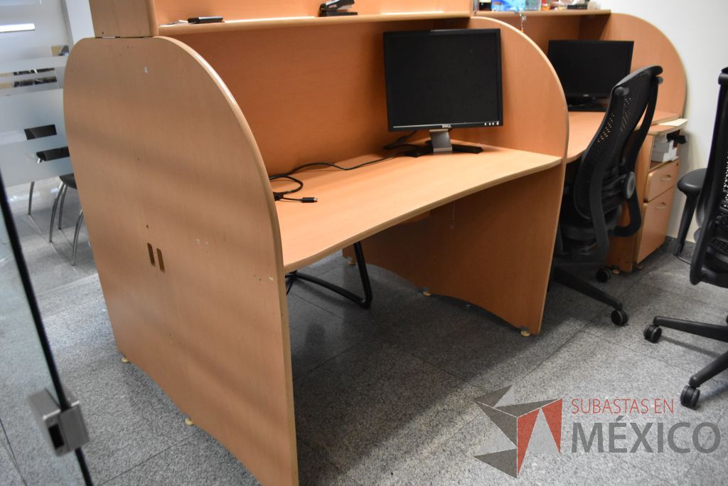 Lote 050 - Estación de trabajo para 4 personas y 2 pizarrones para plumón - Imagen 12