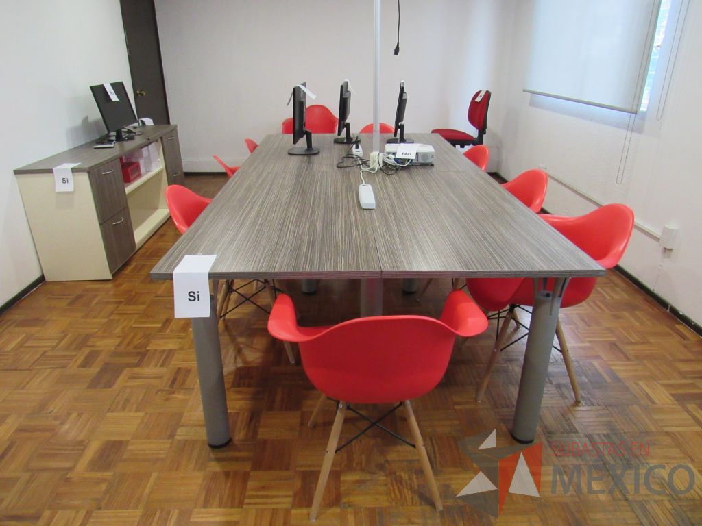 Lote 002 - Mesa de sala de juntas para 8 personas con base metálica y cubierta color café. - Imagen 2