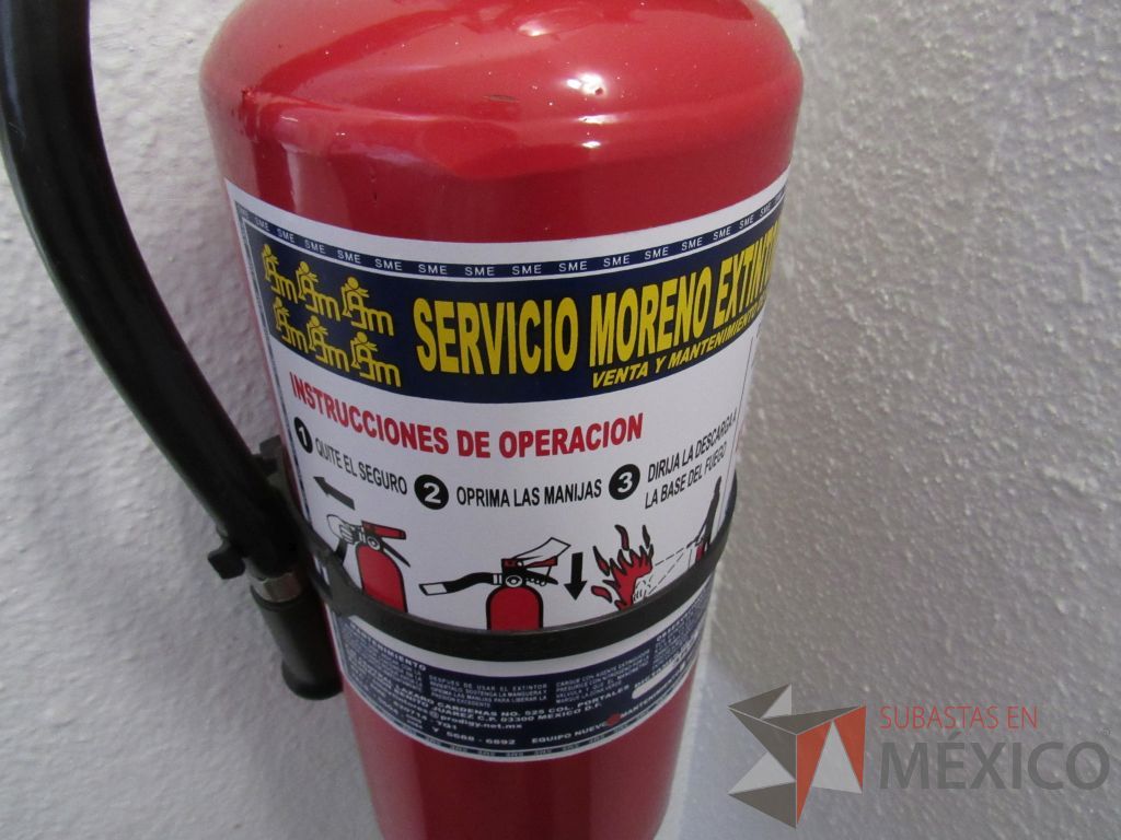 Lote 016 - 2 Extintores de fuego de 4.5 kg color rojo. - Imagen 5