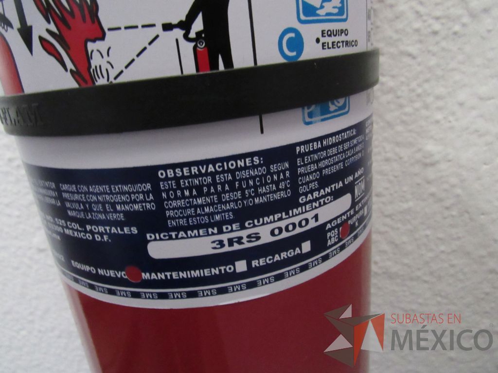 Lote 016 - 2 Extintores de fuego de 4.5 kg color rojo. - Imagen 2