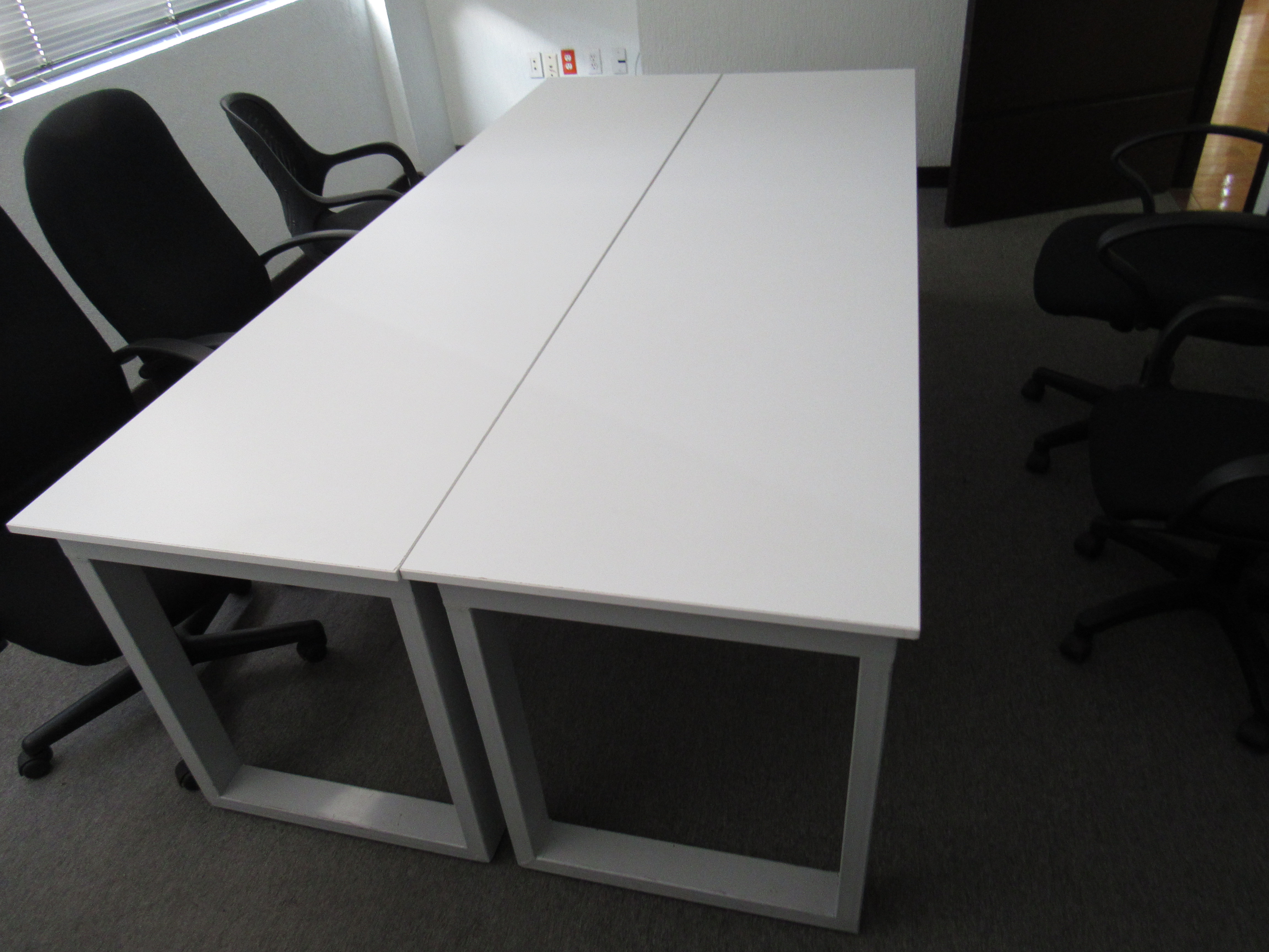 Lote 005 - Mesa de trabajo para 6 personas - Imagen 2