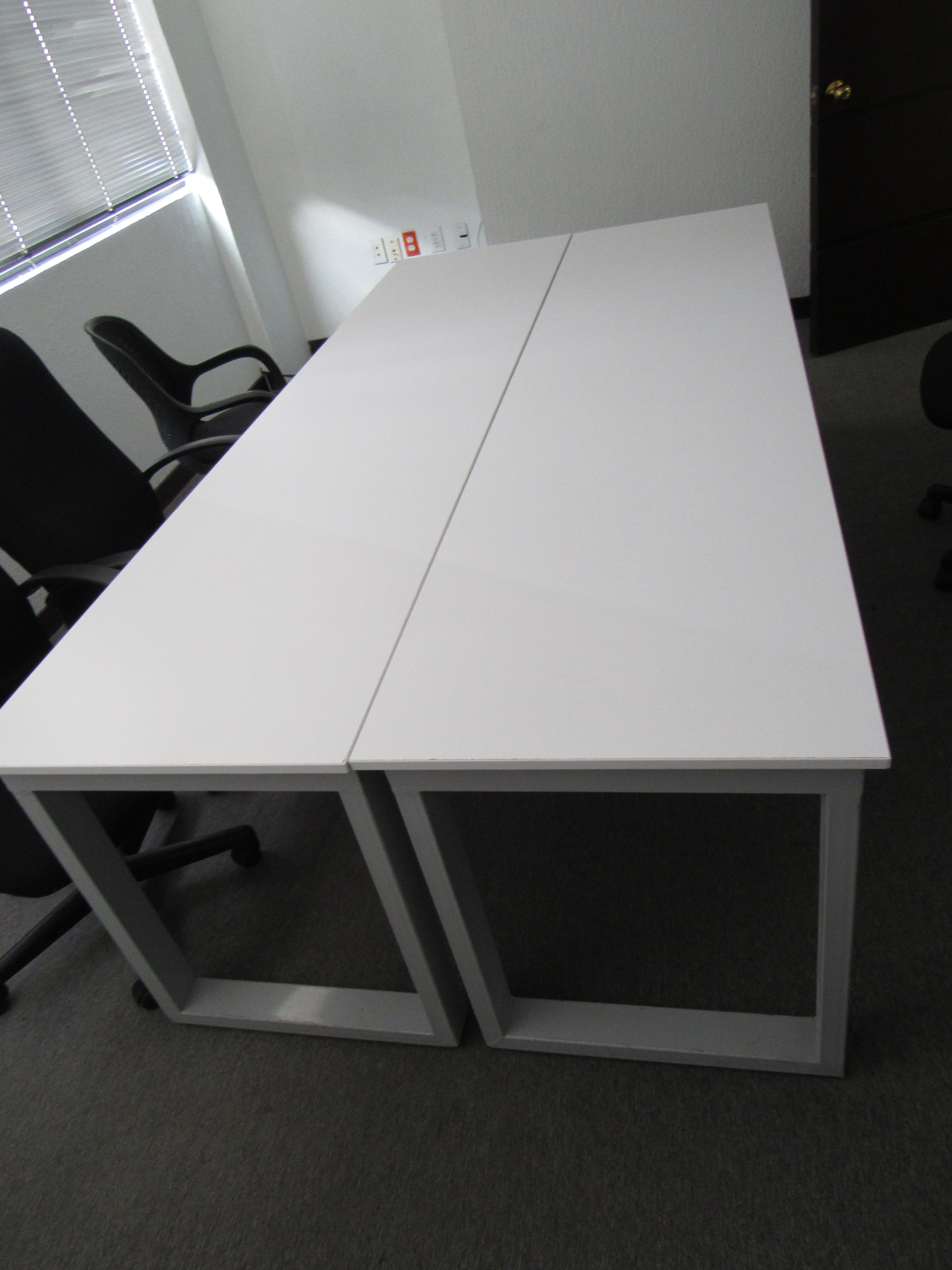 Lote 005 - Mesa de trabajo para 6 personas - Imagen 3