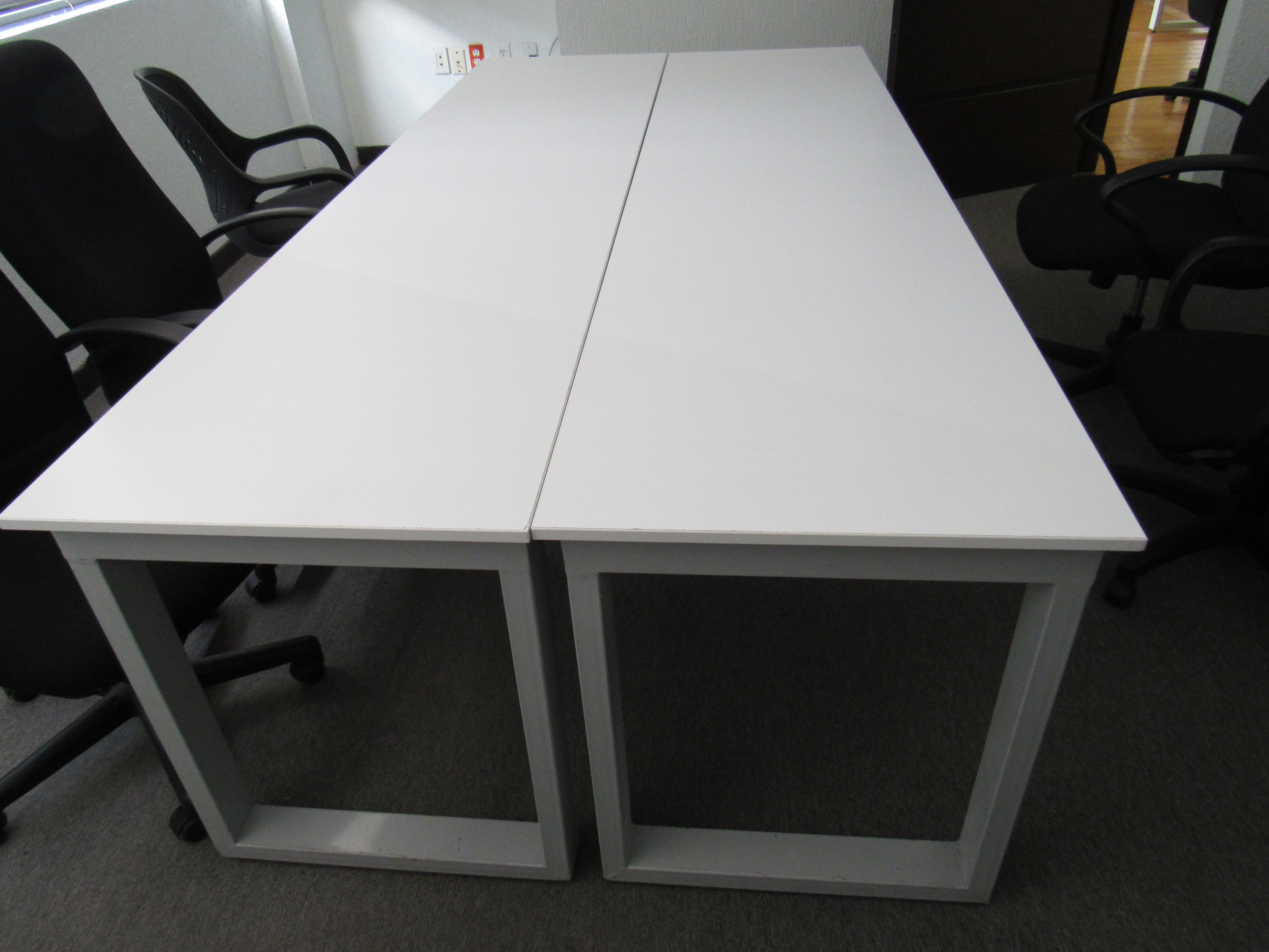 Lote 005 - Mesa de trabajo para 6 personas - Imagen 4