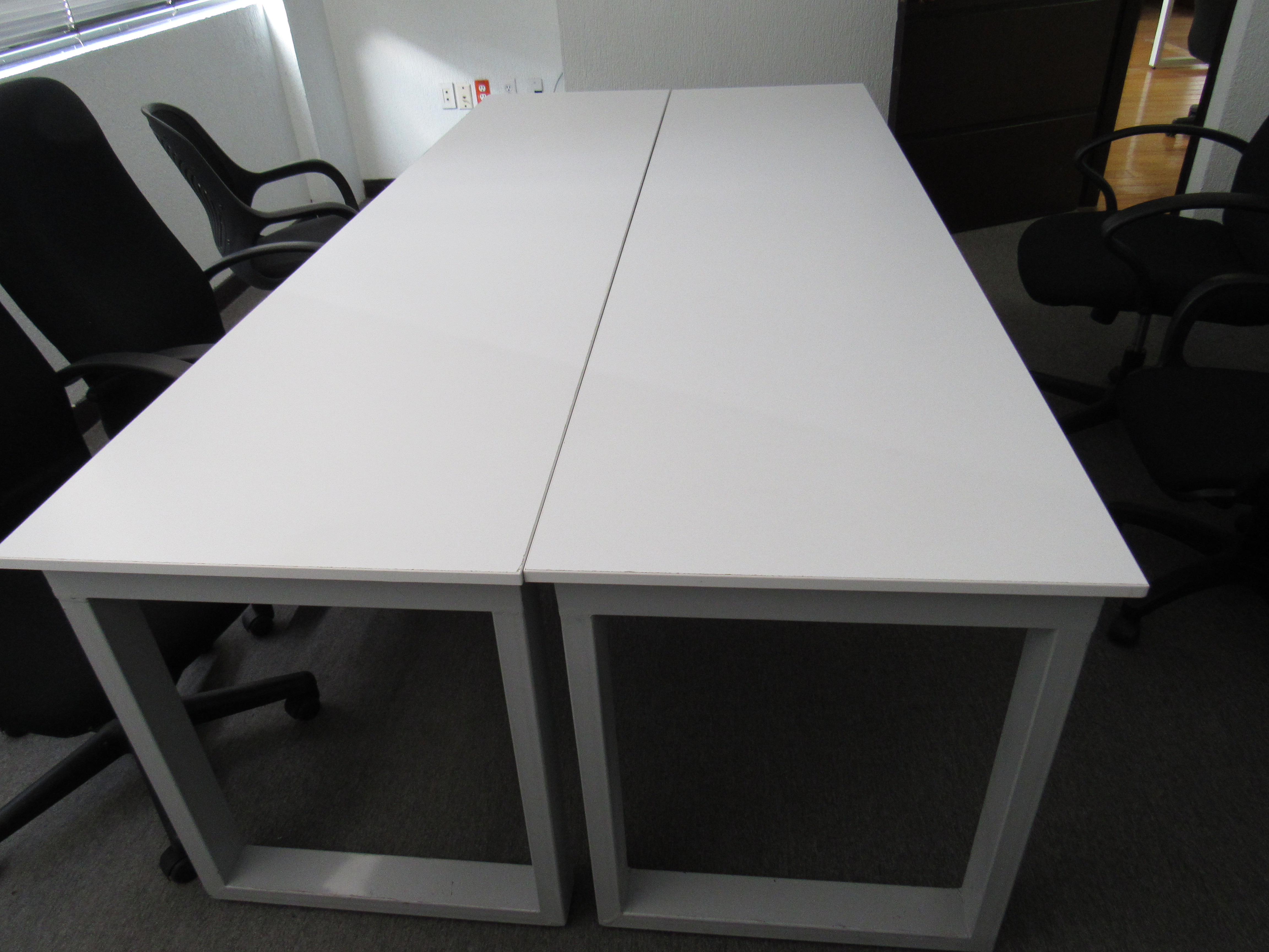 Lote 005 - Mesa de trabajo para 6 personas - Imagen 5