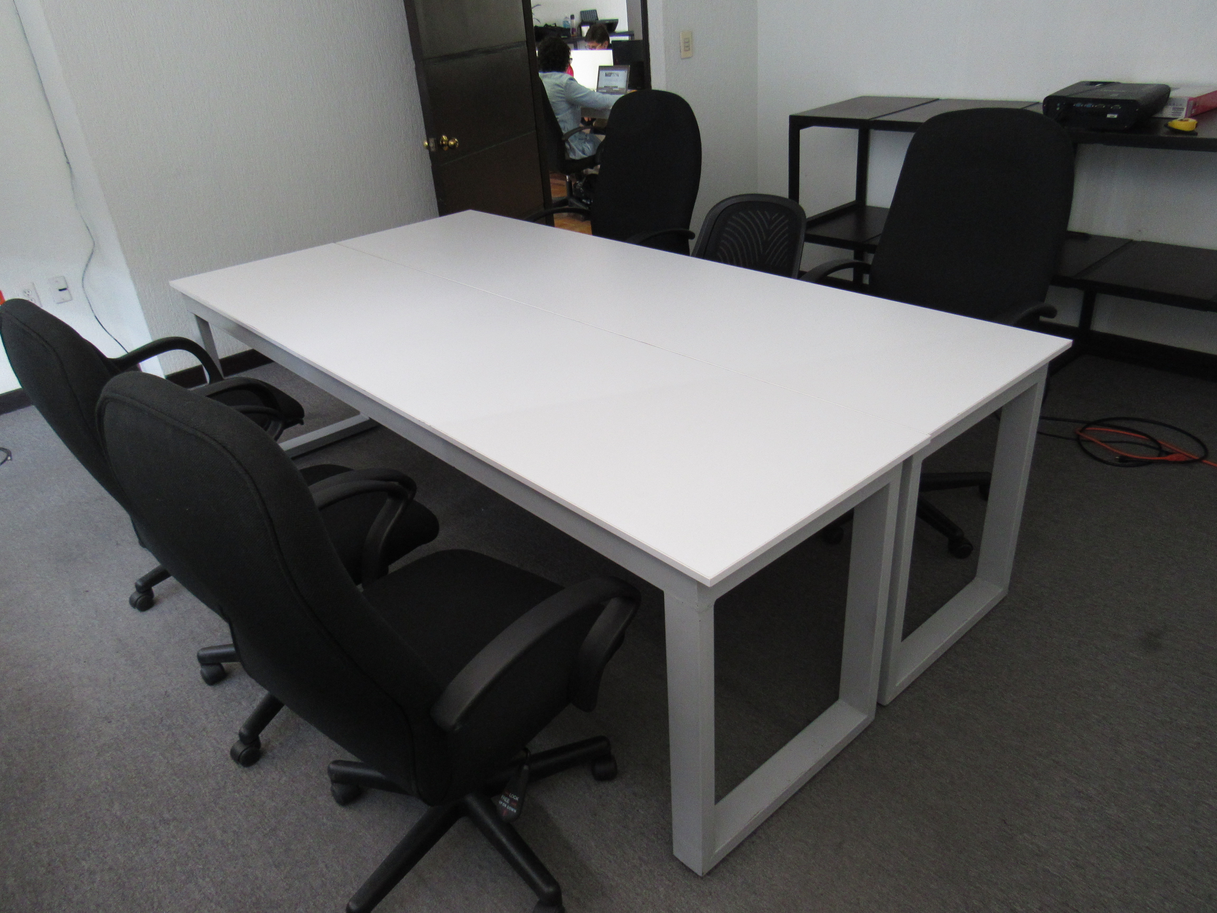 Lote 005 - Mesa de trabajo para 6 personas - Imagen 8