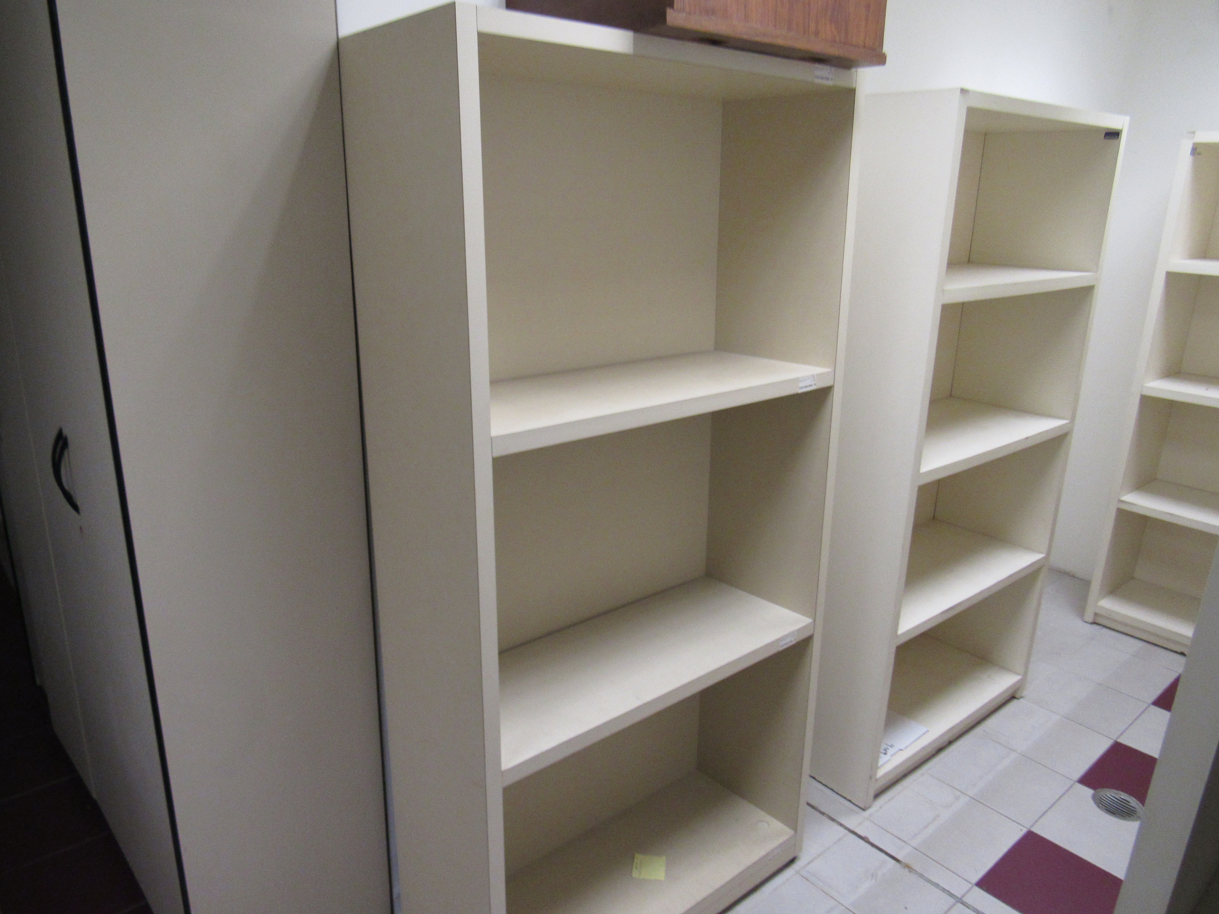 Lote 435 - 7 Libreros verticales con 3 entrepaños - Imagen 2
