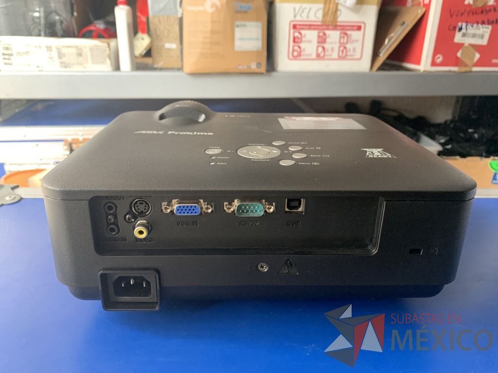 Lote 017 - Video proyector de 2600 ANSI lumens con case y 1 soporte para colgado - Imagen 5