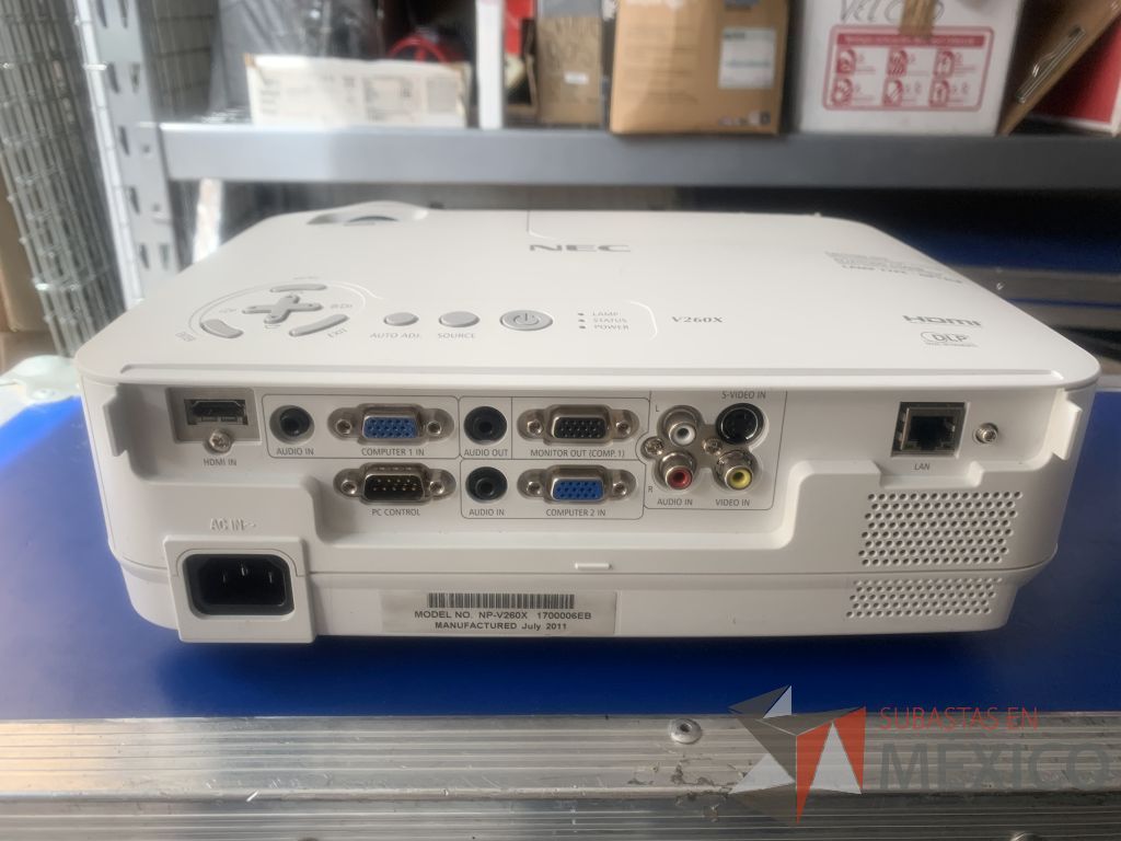 Lote 028 - Video proyector de 2600 ANSI lumens con case y 1 soporte para colgado de video proyector - Imagen 6
