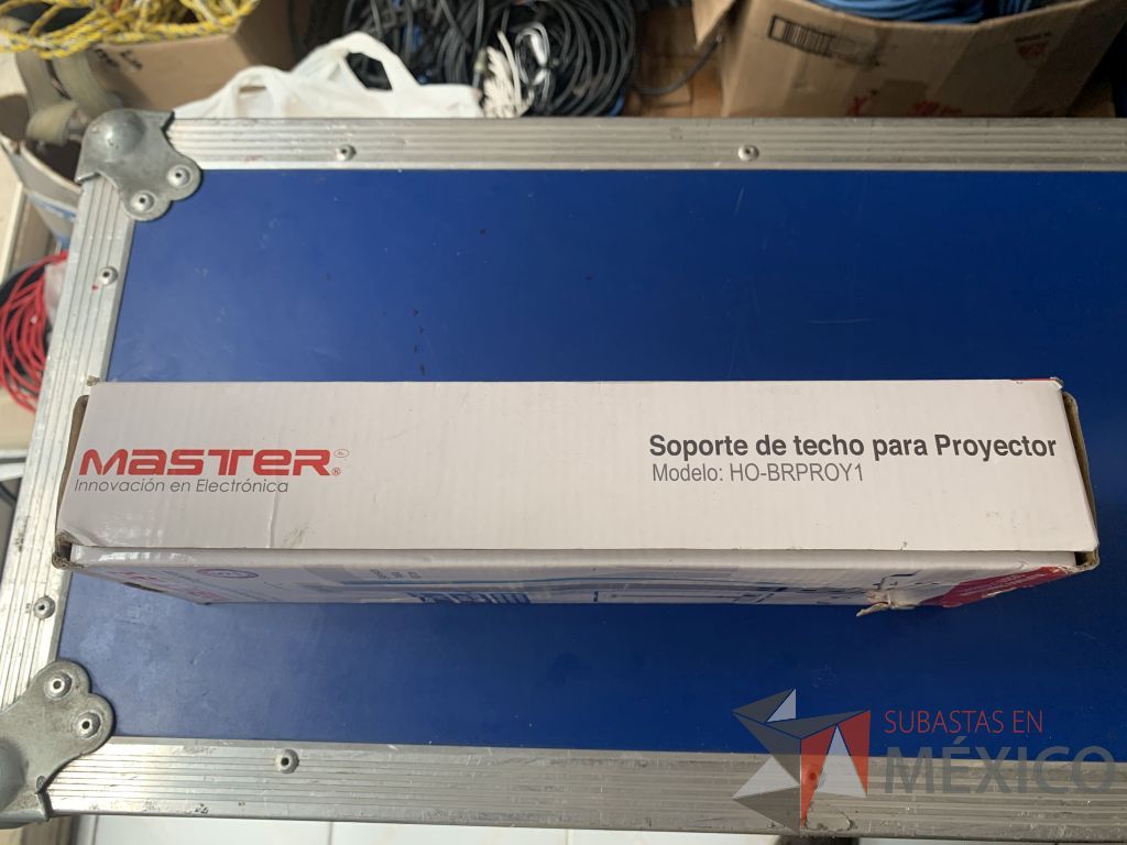Lote 028 - Video proyector de 2600 ANSI lumens con case y 1 soporte para colgado de video proyector - Imagen 21