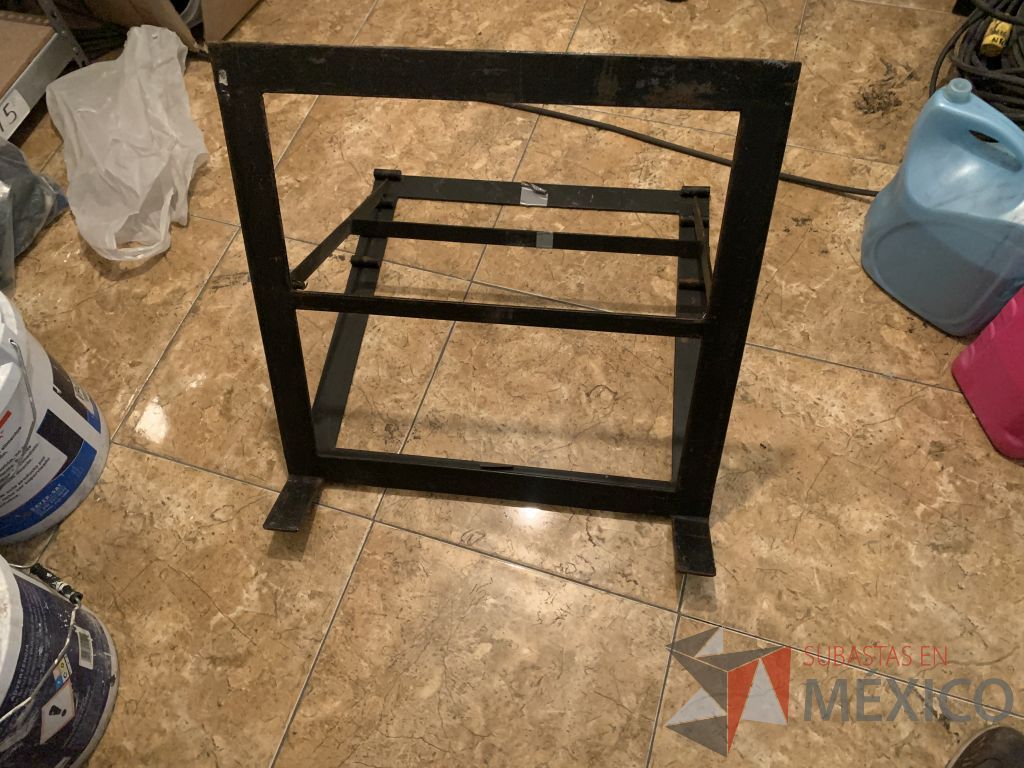 Lote 124 - Carpa, Silla de visita, Interruptores y bases para pantalla - Imagen 16