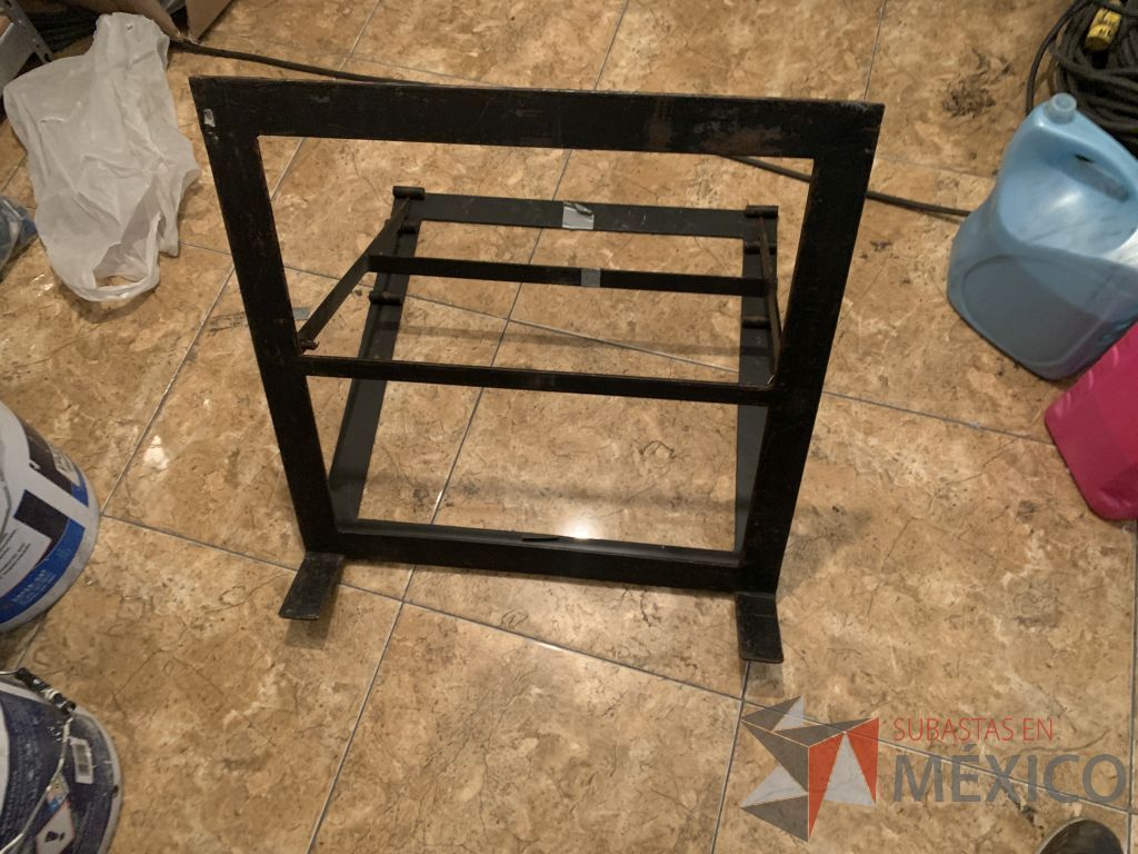 Lote 124 - Carpa, Silla de visita, Interruptores y bases para pantalla - Imagen 17