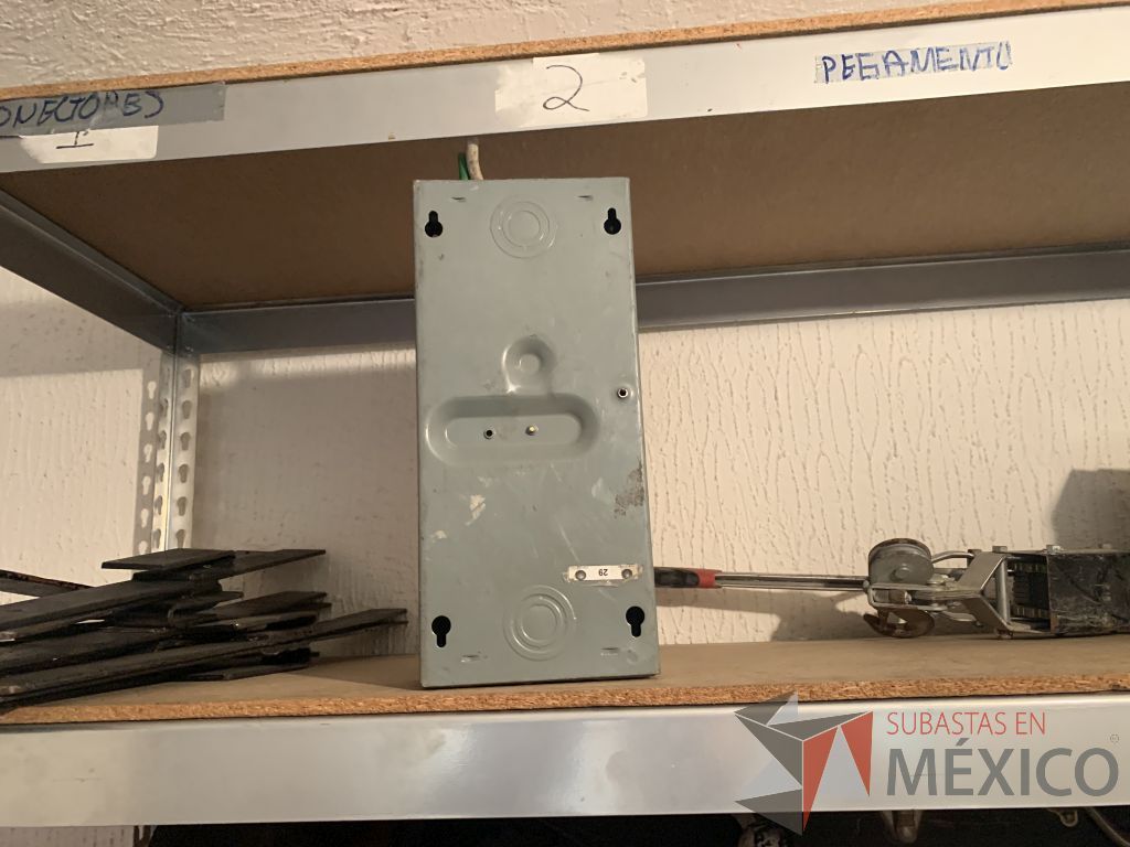 Lote 124 - Carpa, Silla de visita, Interruptores y bases para pantalla - Imagen 9