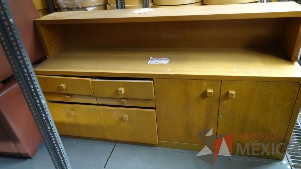 Lote 002 - 244 Sillas, 4 Mesas, 4 sillones , 1 archivero y credenza - Imagen 15