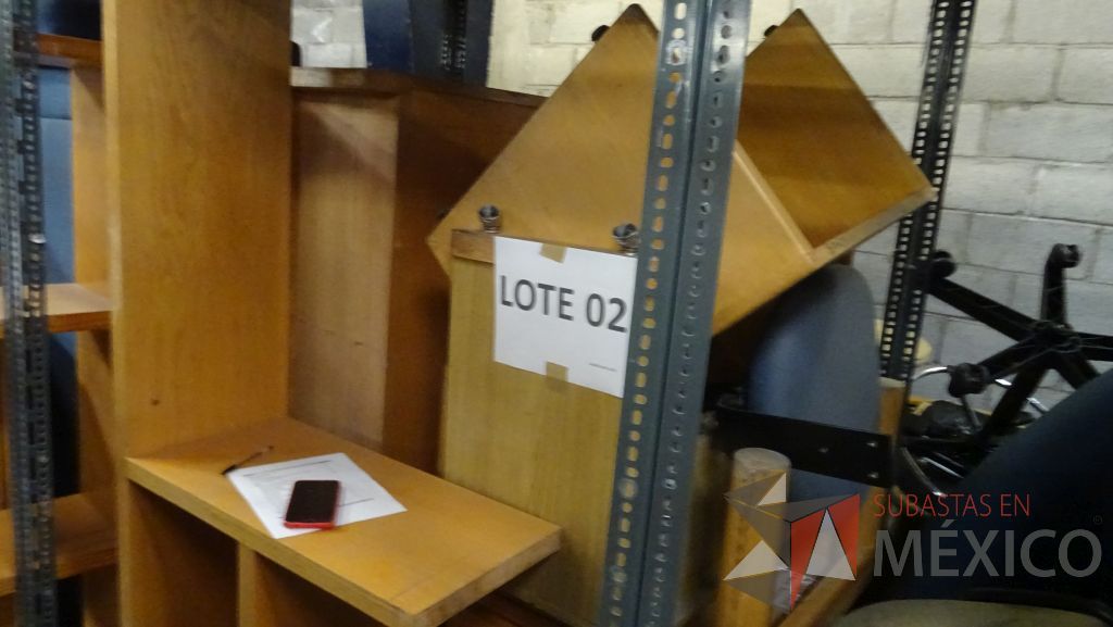 Lote 002 - 244 Sillas, 4 Mesas, 4 sillones , 1 archivero y credenza - Imagen 22