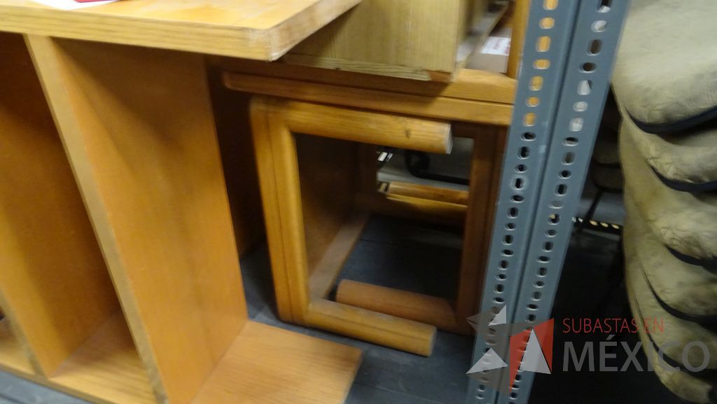Lote 002 - 244 Sillas, 4 Mesas, 4 sillones , 1 archivero y credenza - Imagen 23