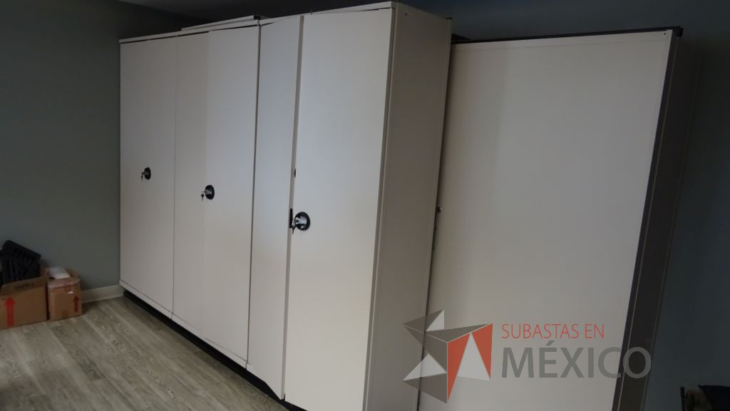 Lote 040 - Sistema de archivo móvil con puertas y sistema de riel para su movimiento - Imagen 2
