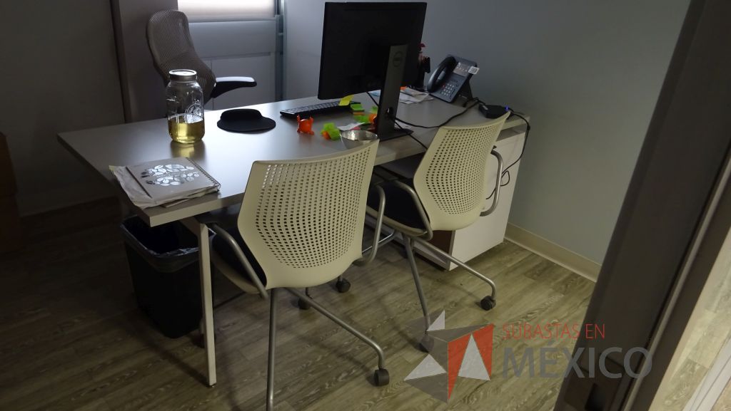 Lote 001 - Oficina Ejecutiva con Escritorio en escuadra, Gabinete y Archivero. - Imagen 2