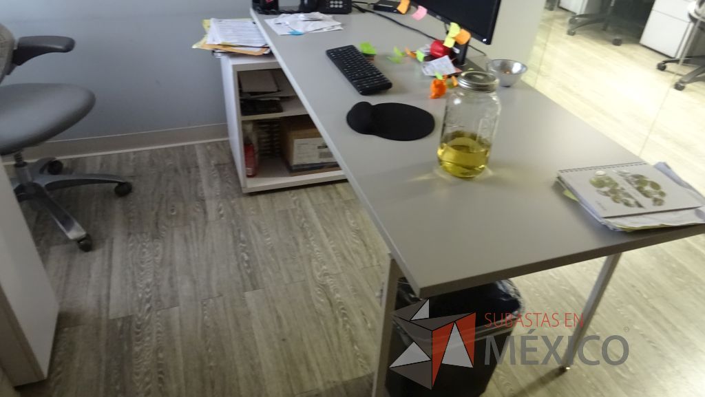 Lote 001 - Oficina Ejecutiva con Escritorio en escuadra, Gabinete y Archivero. - Imagen 3