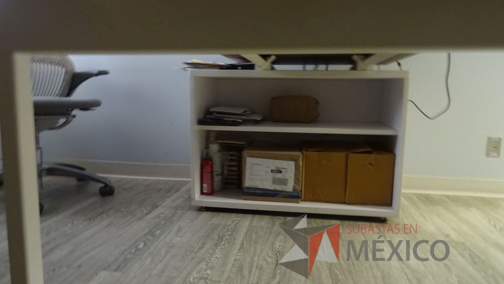 Lote 001 - Oficina Ejecutiva con Escritorio en escuadra, Gabinete y Archivero. - Imagen 4