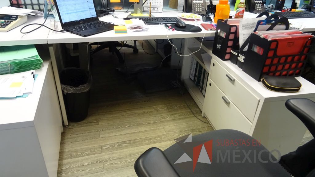 Lote 016 - Estación de trabajo para 14 personas con mampara división de vidrio - Imagen 3