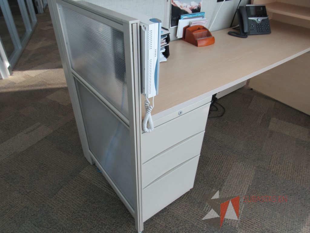 Lote 013 - Muebles de recepción con archivero vertical de 3 cajones y 2 repisas. - Imagen 4