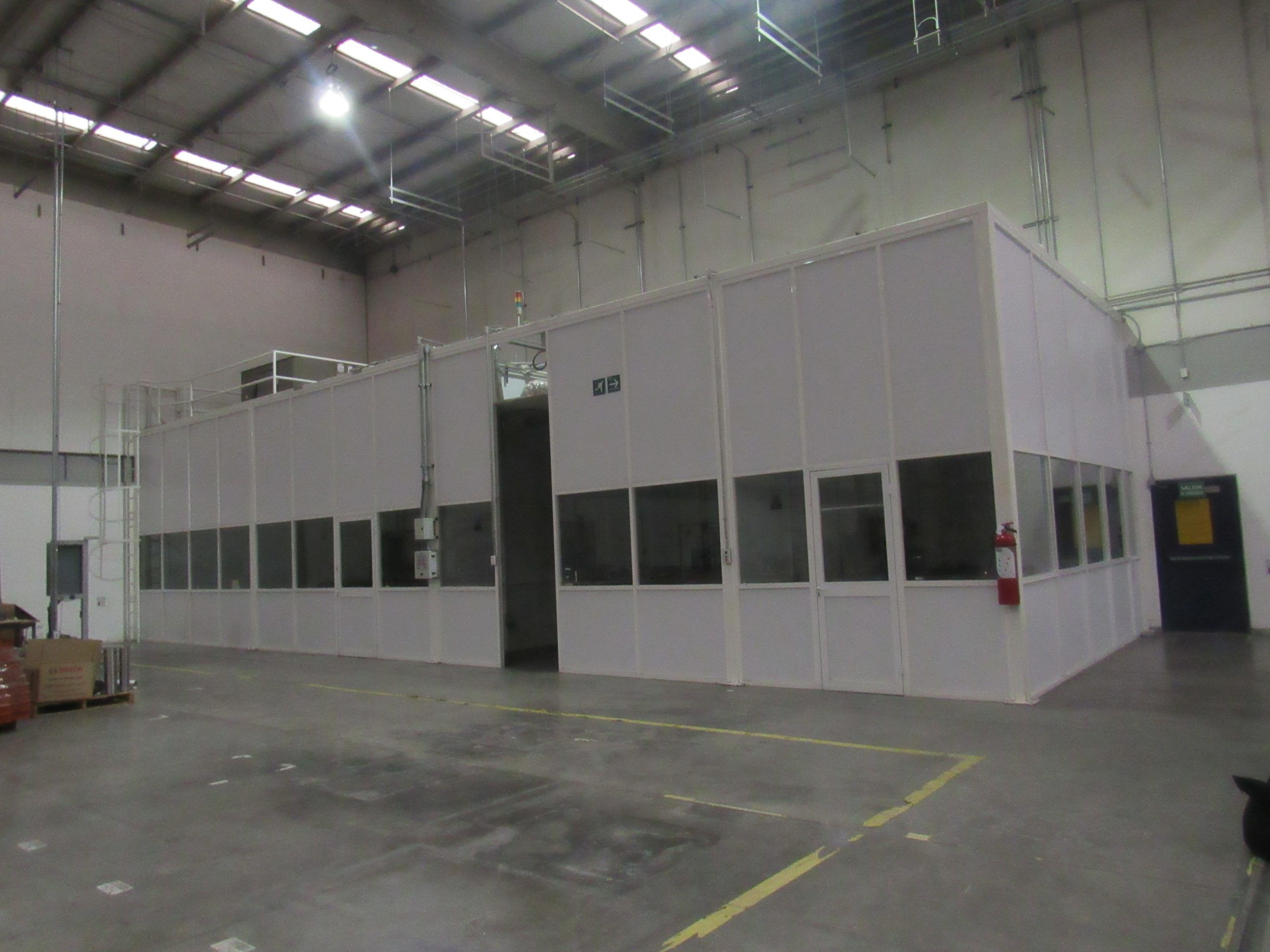 Lote 079 - Estructura Modular para Oficinas con Puertas y Ventanas,103 m2, 17.8 mts x 5.8 mts x 4.5 mts