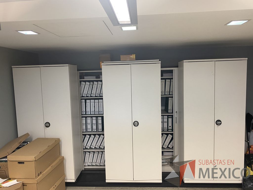 Lote 040 - Sistema de archivo móvil con puertas y sistema de riel para su movimiento - Imagen 10