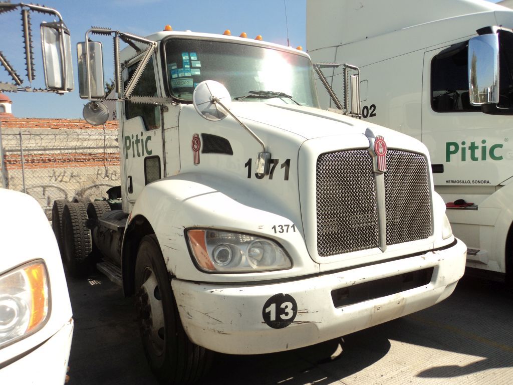 Lote 001 - Tractocamion Kenworth 2013 PX-8, Fuller 10 Vel., 40,000 lbs.