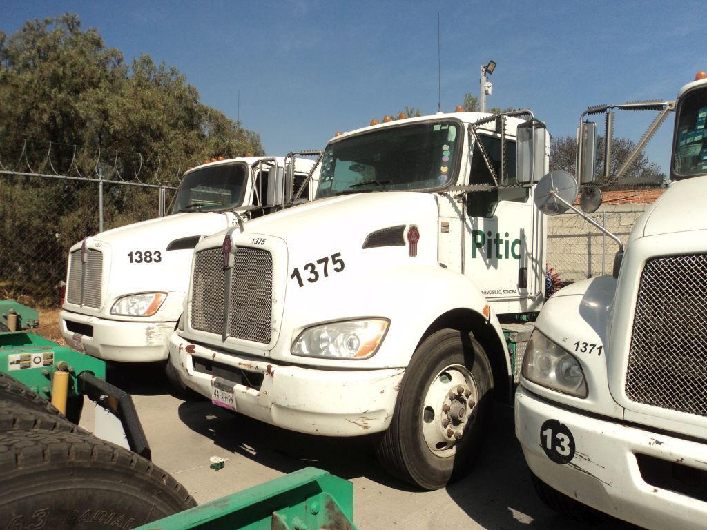 Lote 002 - Tractocamión Kenworth 2013 PX-8, Fuller 10 Vel., 40,000 lbs. - Imagen 2