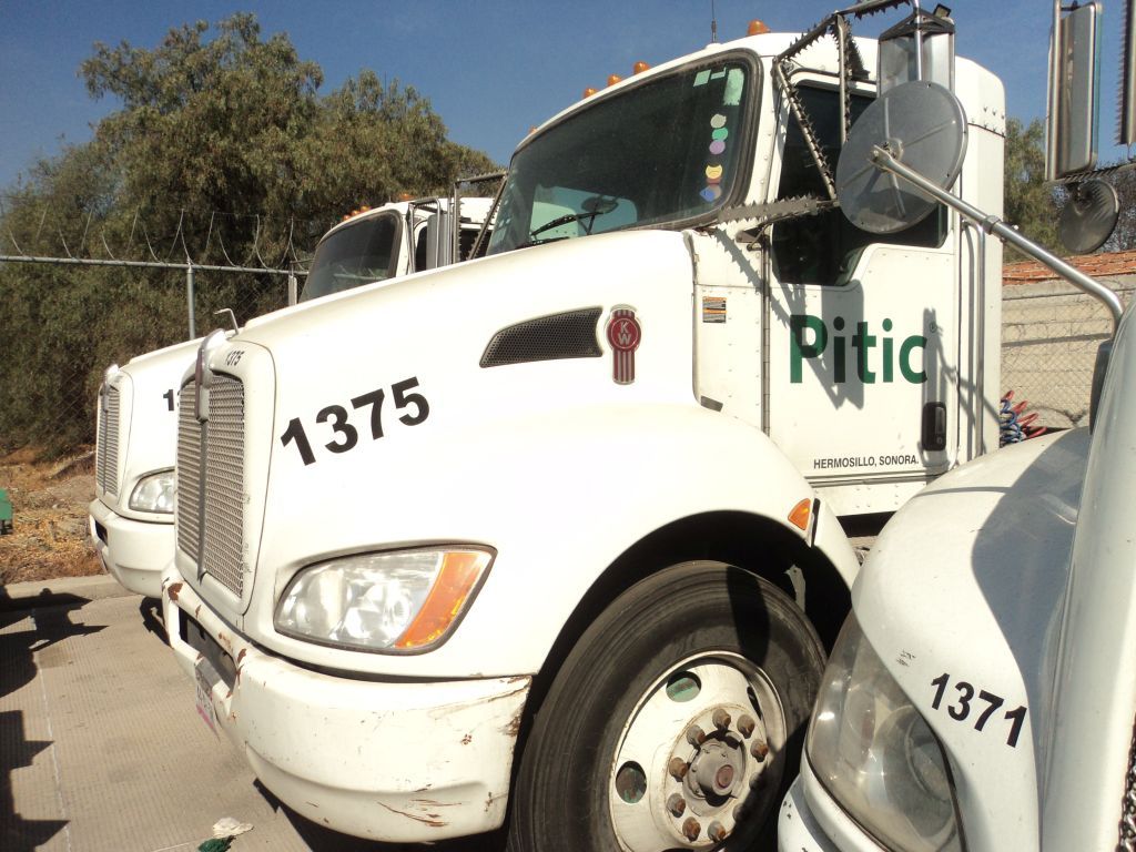 Lote 002 - Tractocamión Kenworth 2013 PX-8, Fuller 10 Vel., 40,000 lbs. - Imagen 3