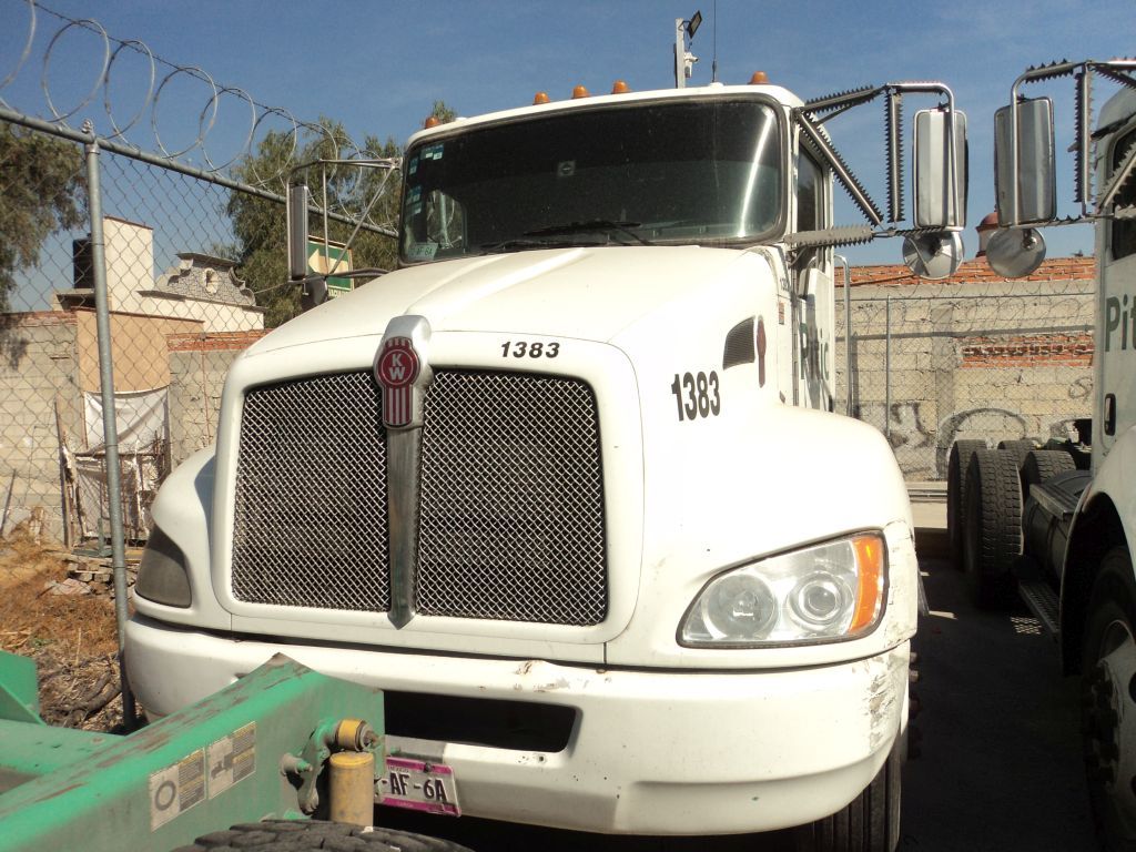 Lote 003 - Tractocamión Kenworth 2013 PX-8, Fuller 10 Vel., 40,000 lbs. - Imagen 3