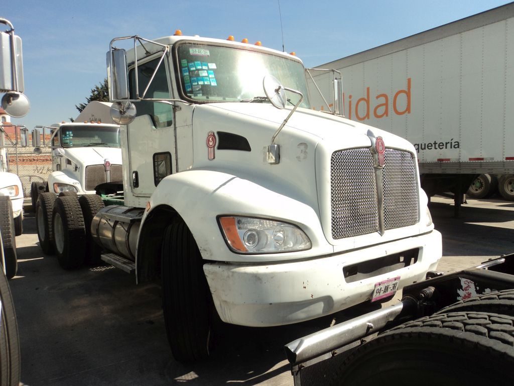 Lote 004 - Tractocamión Kenworth 2013 PX-8, Fuller 10 Vel., 40,000 lbs.